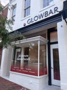 Glowbar storefront with 20-minute spray tans advertised.