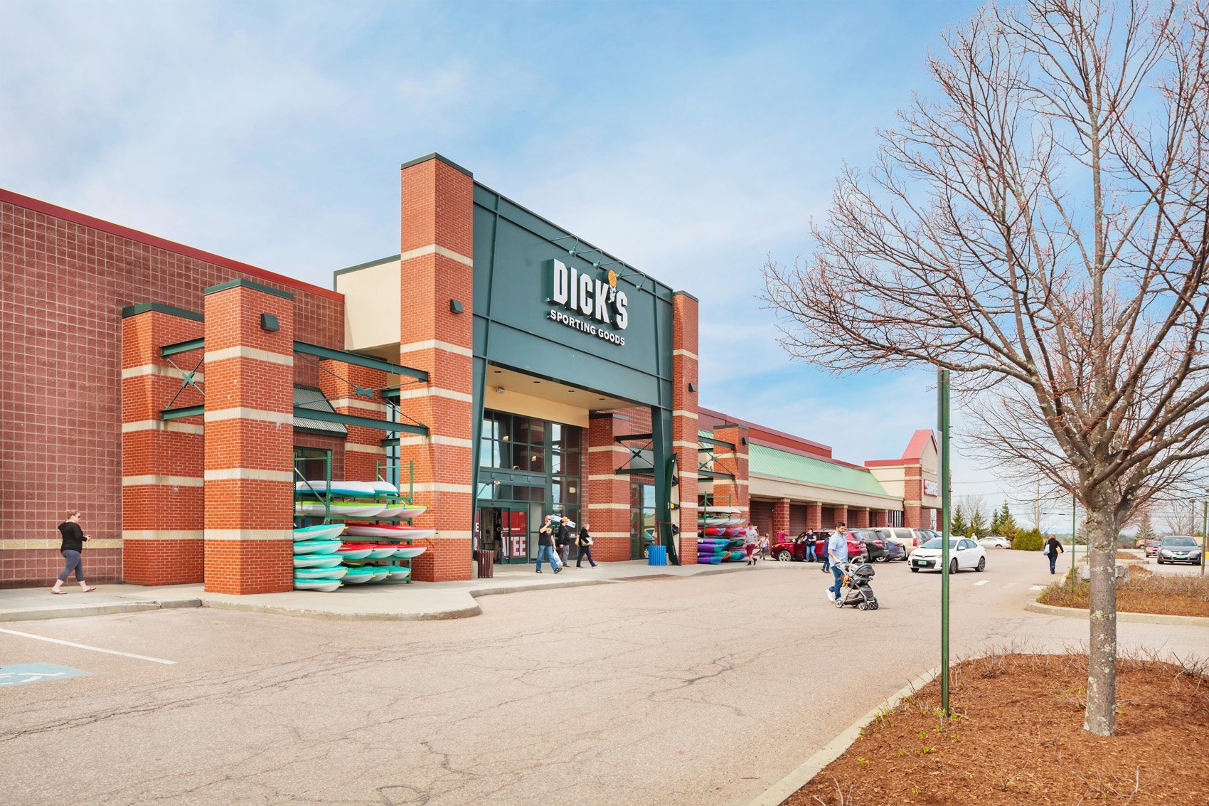 Dick's Sporting Goods store exterior