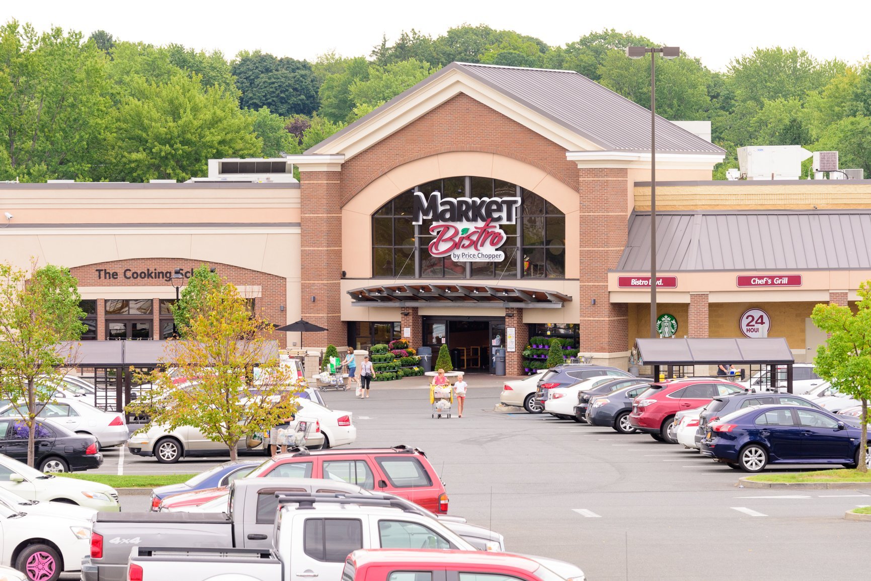 Market Basket grocery store exterior with parking lot and shoppers.