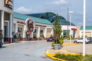 Exterior view of a Red Lobster restaurant at a shopping mall.