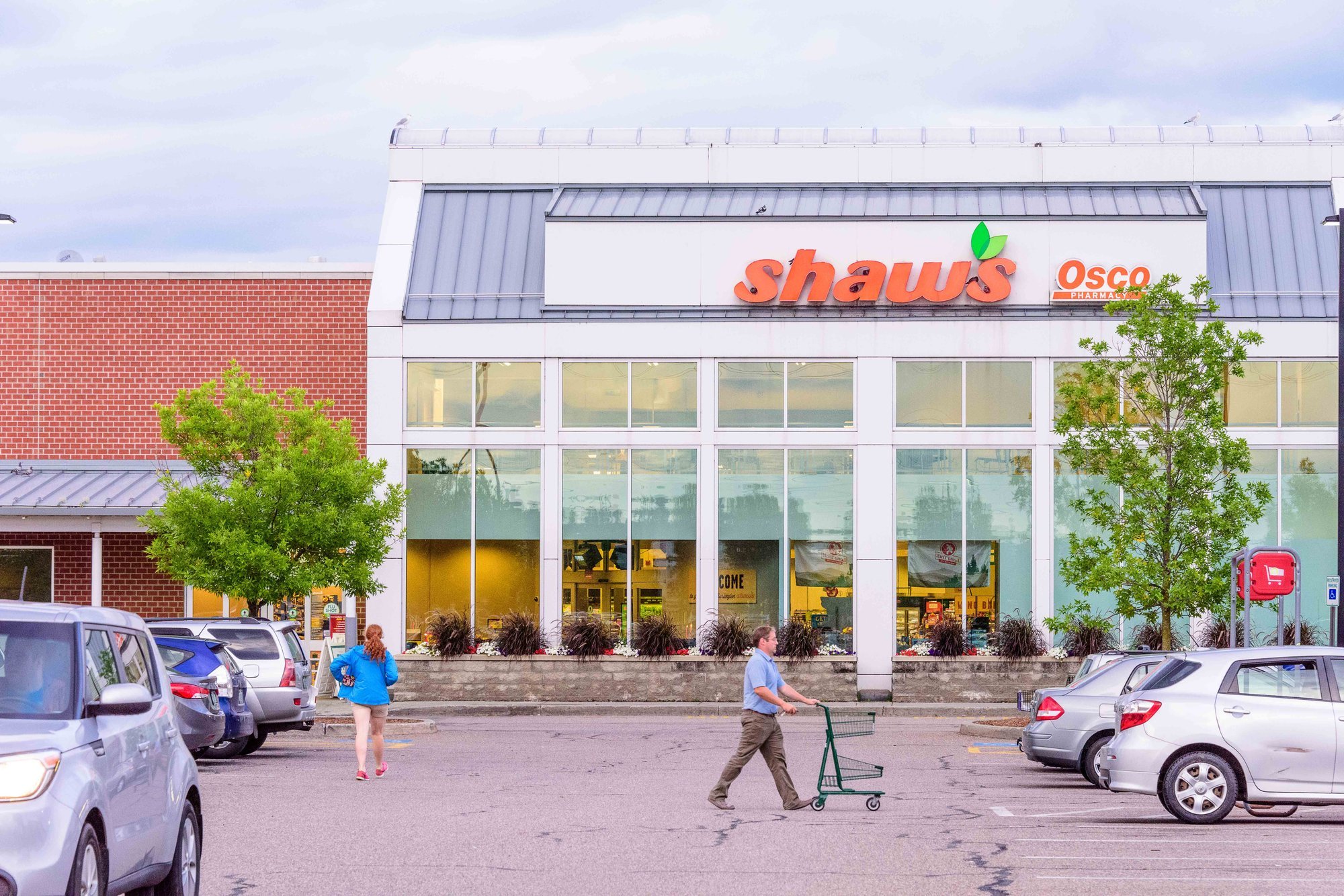 Shaw's supermarket exterior with shoppers.