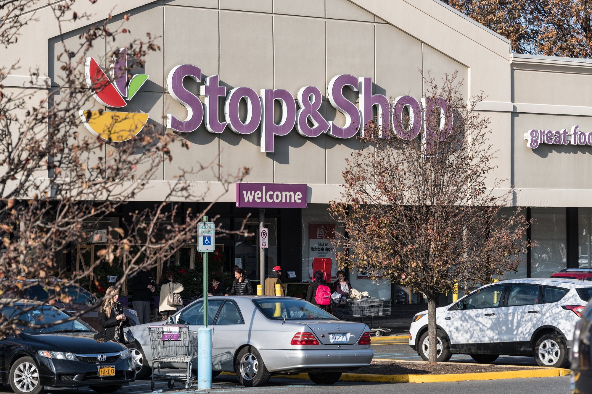 Stop & Shop grocery store exterior